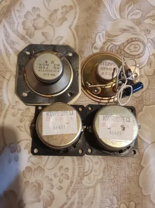 Altavoces graves y agudos.