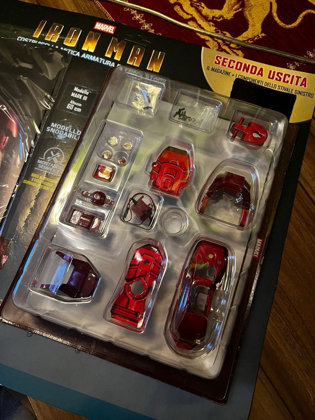 Iron Man stivale da costruire con fascicoli 