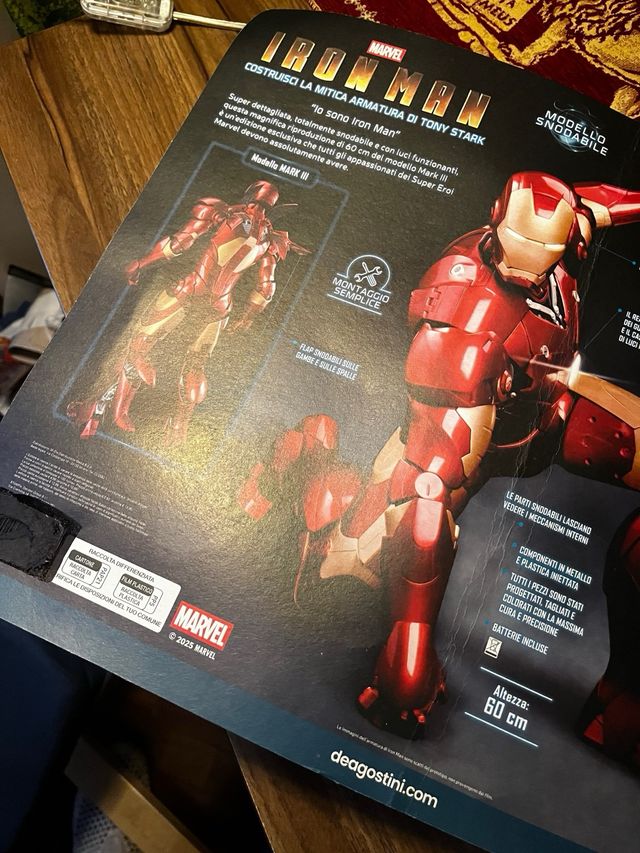 Iron Man stivale da costruire con fascicoli 