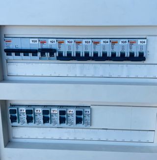 Cuadro electrico de superficie 220 V