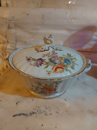 Sopera porcelana fina antigua