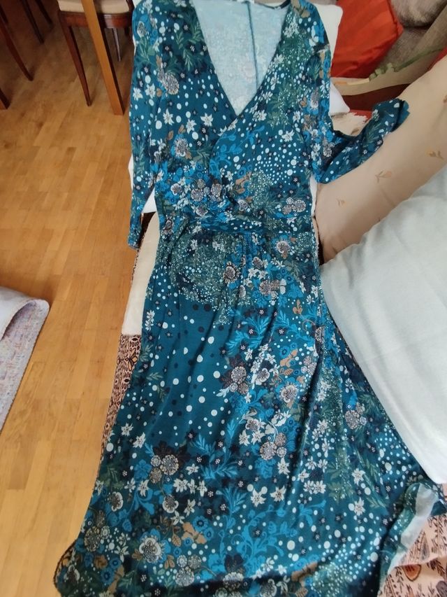 Varias prendas de vestir talla 44 y 46