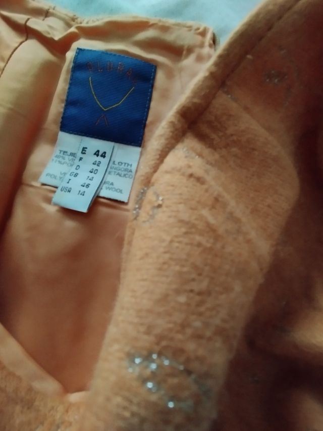 Varias prendas de vestir talla 44 y 46