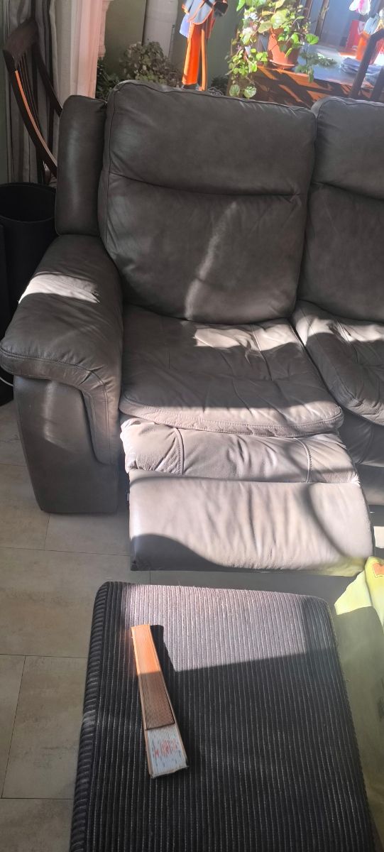 Sofá con asientos requinables