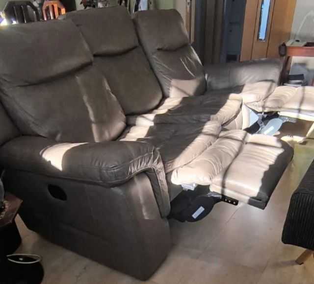 Sofá con asientos requinables