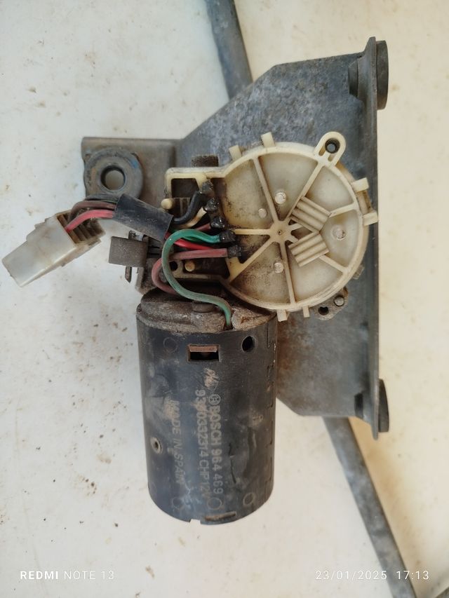 Motor y brazo de limpia de 205