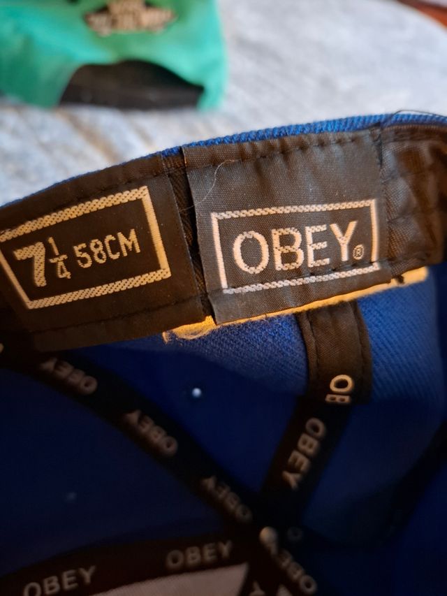 Gorra de visera plana OBEY