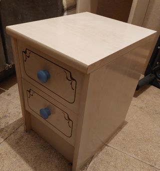 librería con cajones