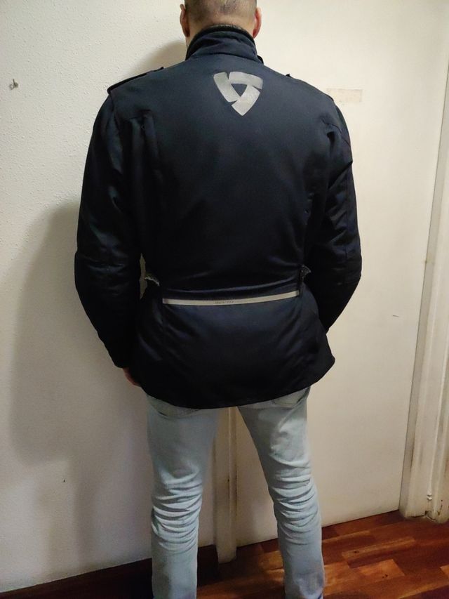Chaqueta cordura moto Revit XL, yo uso una 52