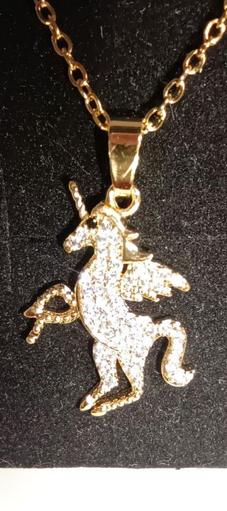Collar unicornio chapado en oro 18K