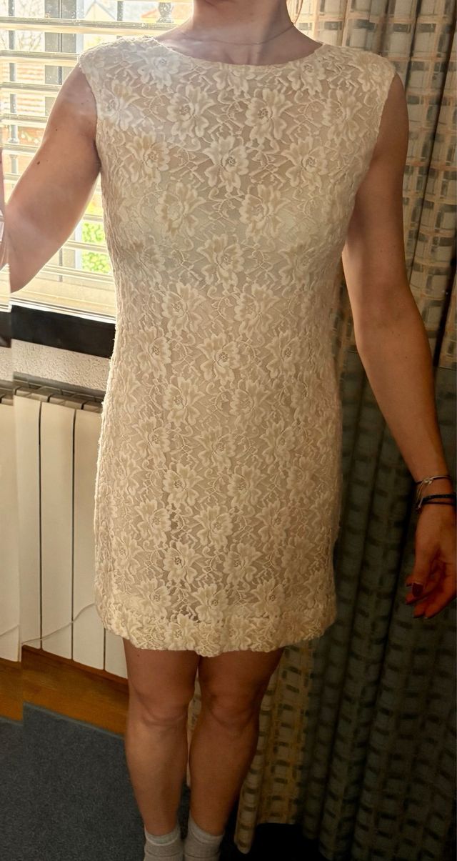 Vestido corto elástico de encaje en tercipelo