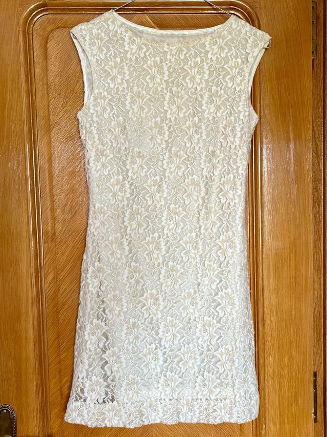 Vestido corto elástico de encaje en tercipelo