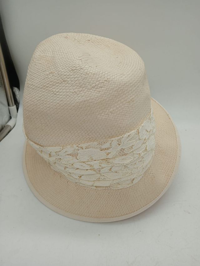Cappello bianco in fibra di carta