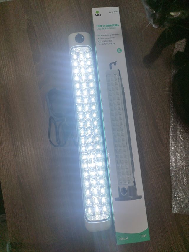 Luz de emergencia recargable