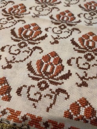 2 Centrini per comodini ricamati a mano Vintage