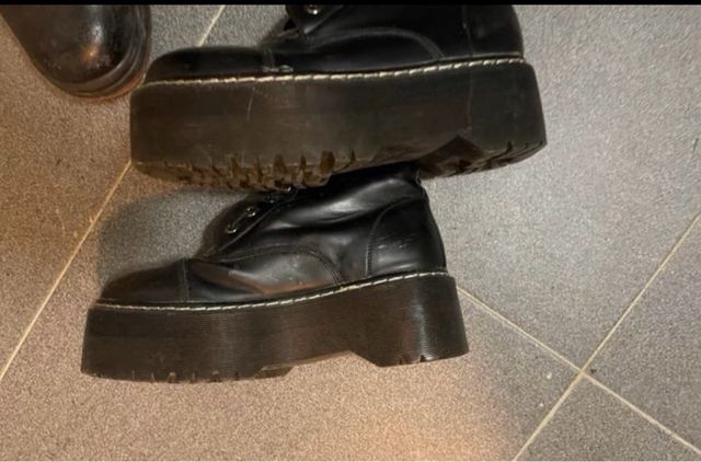 Botas suela plataforma negras cremallera como nuev