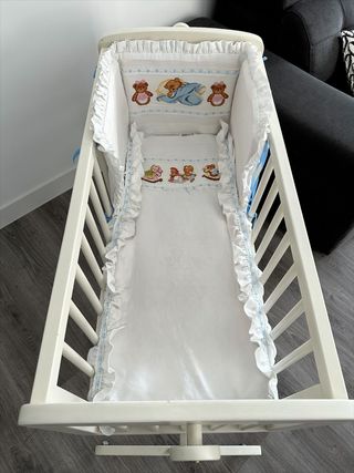 Minicuna blanca de madera 