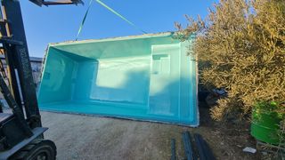 Piscina de poliéster 670x300 con playa