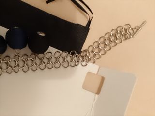 Collar, pulsera y pendientes Vitorio y L