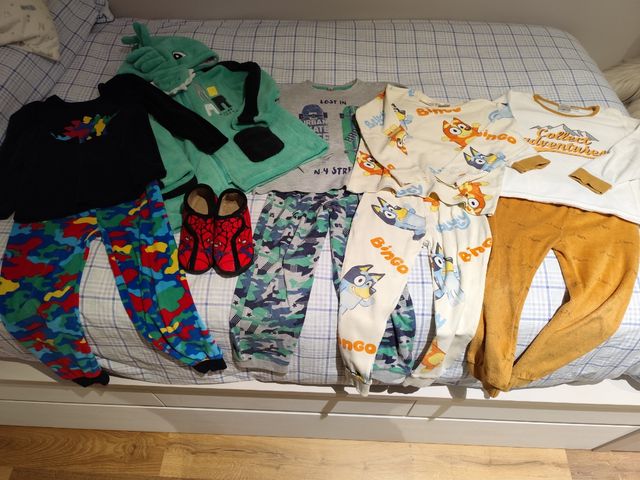 Lote de 4 pijamas talla 4