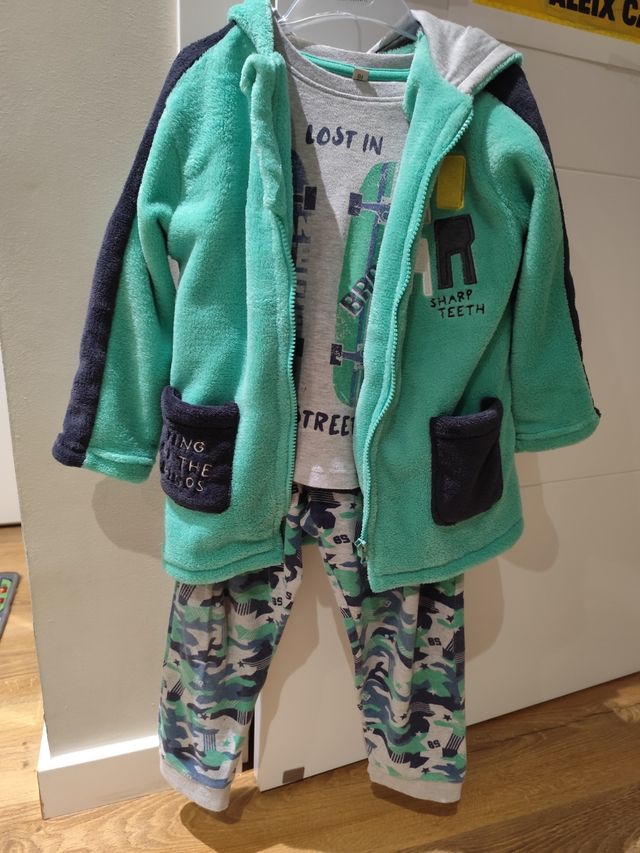 Lote de 4 pijamas talla 4