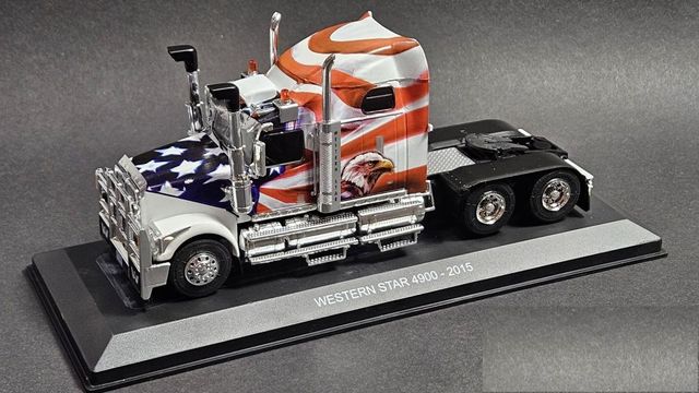 Camion WESTERN STAR 4900 (2015) „American Eagle“