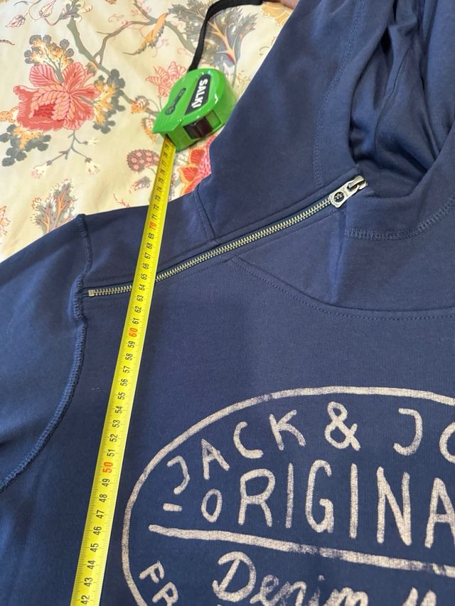 Sudadera con cremallera de cuello y capucha