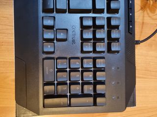 Teclado Gaming Trust GXT 836