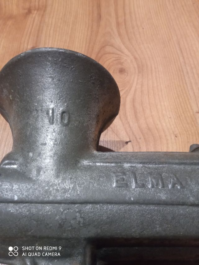 Máquina de picar carne antigua