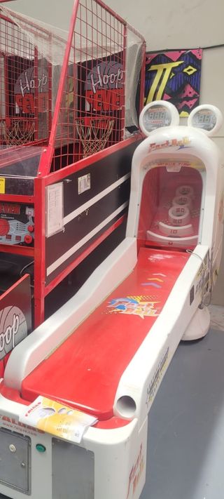 Alquiler máquinas arcade futbolín pinball