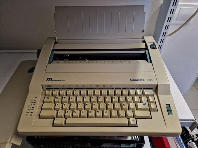 Maquina de escribir eléctrica portátil