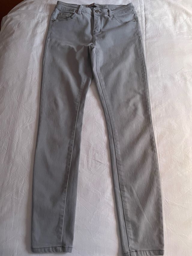 Pantalon pitillo gris