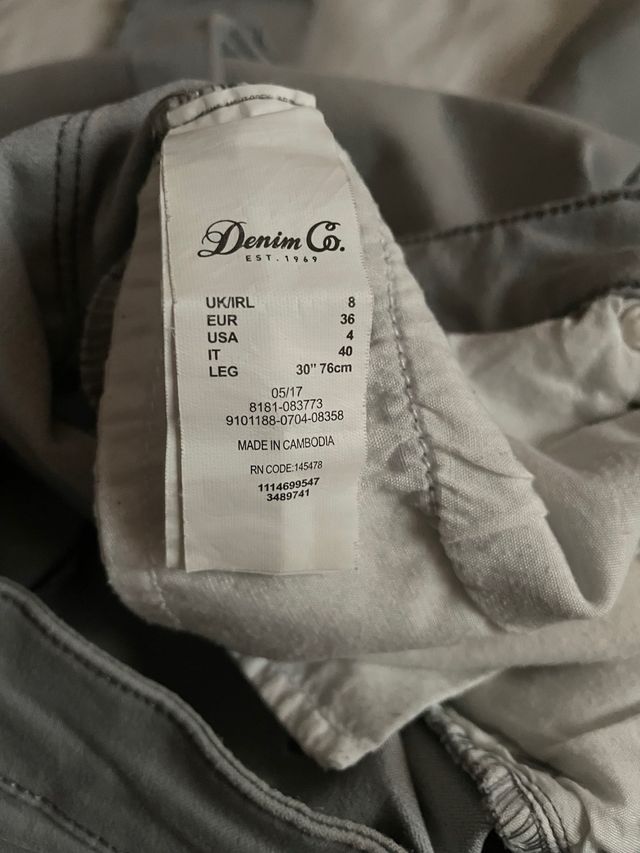 Pantalon pitillo gris