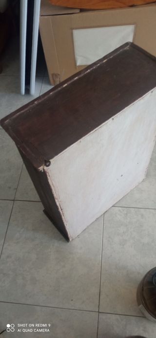 Mueble pequeño antiguo