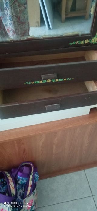Mueble pequeño antiguo
