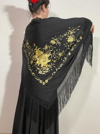 Mantón de manila pico negro y oro XXL