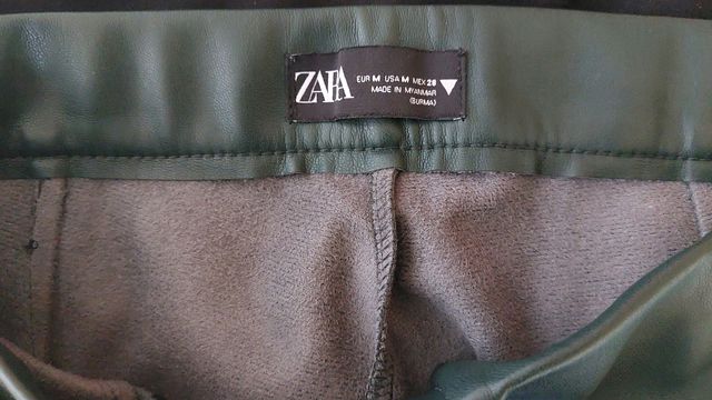Pantalón polipiel zara