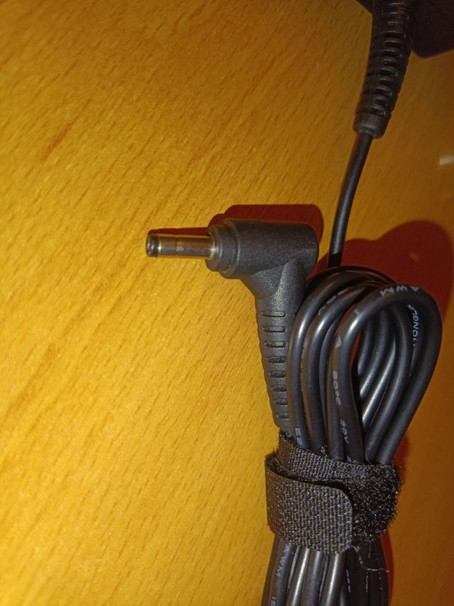 CARGADOR ORIGINAL LENOVO SIN USO