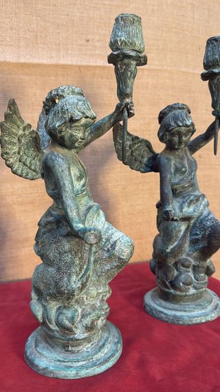 Pareja de bronces ángeles alados antorcheros.