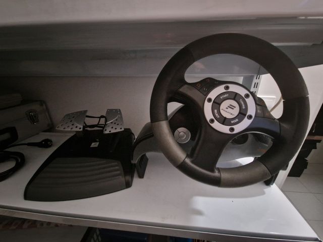 Volante y pedales PlayStation