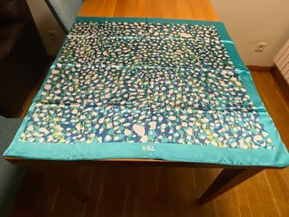 Pañuelo azul de Victorio & Lucchino