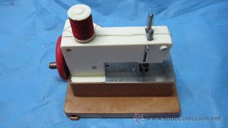 MAQUINA DE COSER DE JUGUETE ANTIGUA