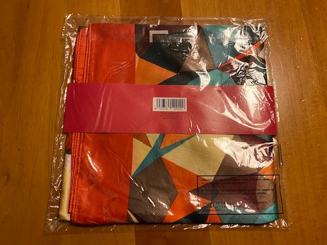 Pañuelo rojo de Victorio & Lucchino