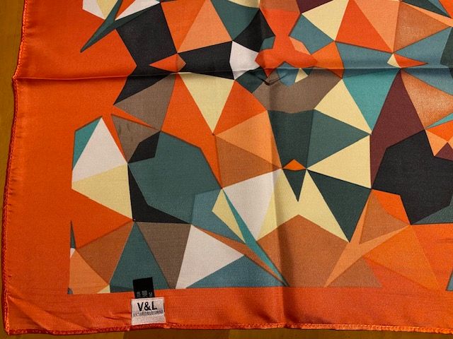 Pañuelo rojo de Victorio & Lucchino