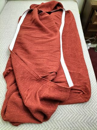 Vendo funda de sofá de 2 plazas de color