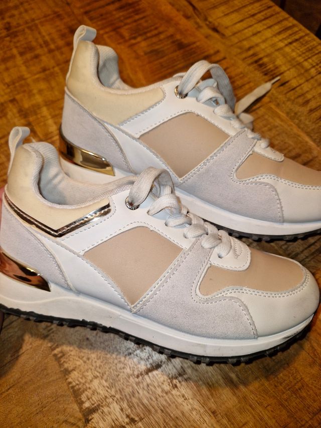 Deportivos mujer color crema