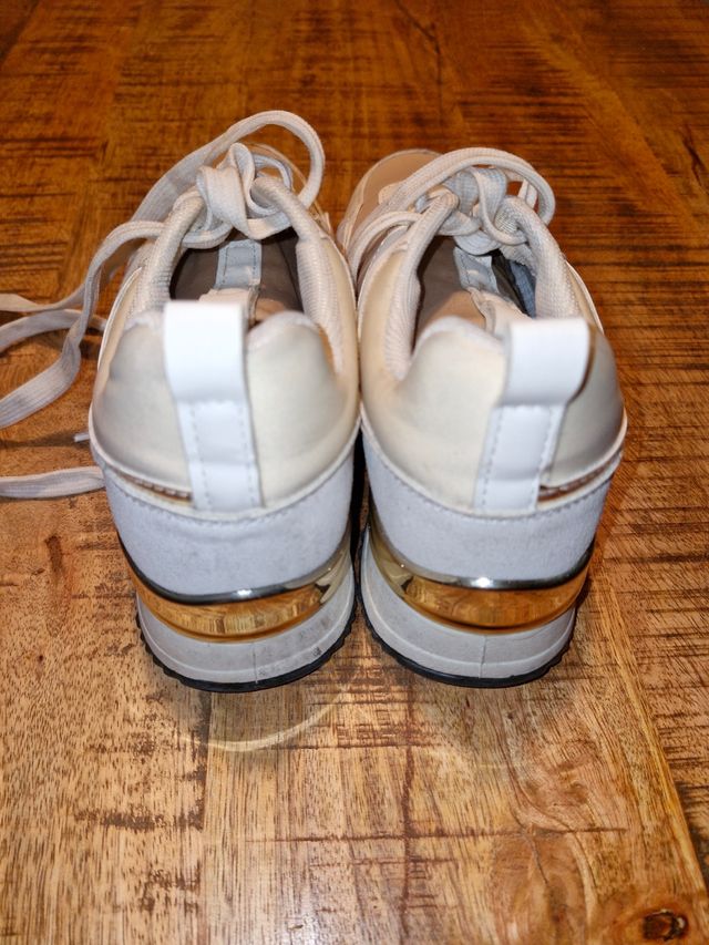 Deportivos mujer color crema