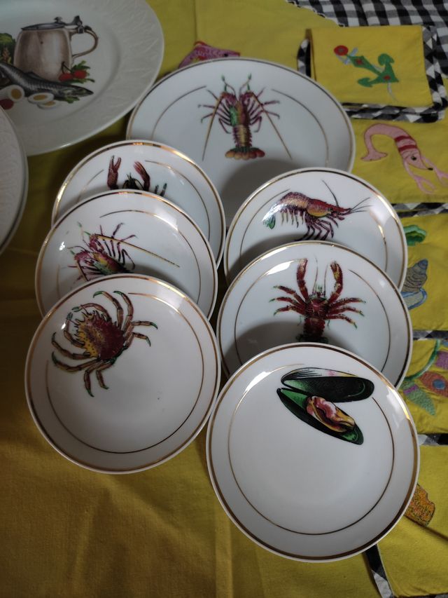 Mantel para mesa pequeña y paltos a conjunto