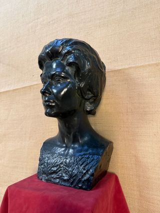 Escultura en bronce de la Reina Sofía