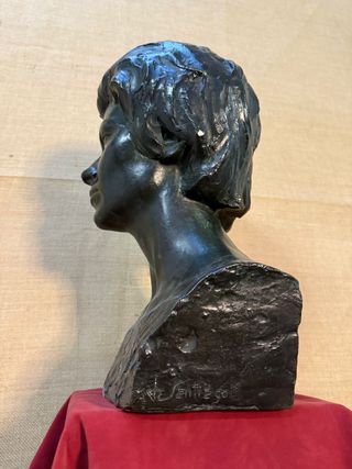 Escultura en bronce de la Reina Sofía